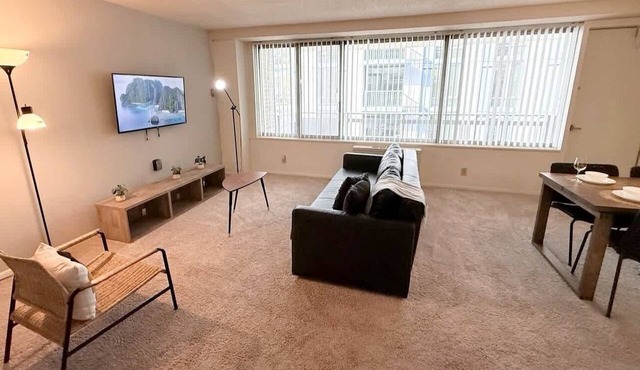 Stylish Crystal City Apt | Enjoy Gym Amenities