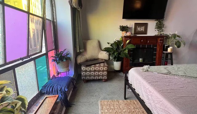 Stylish Sheek Loft Dwntwn, Amphitheater, Park, Metro North, Ferry All 2-10min