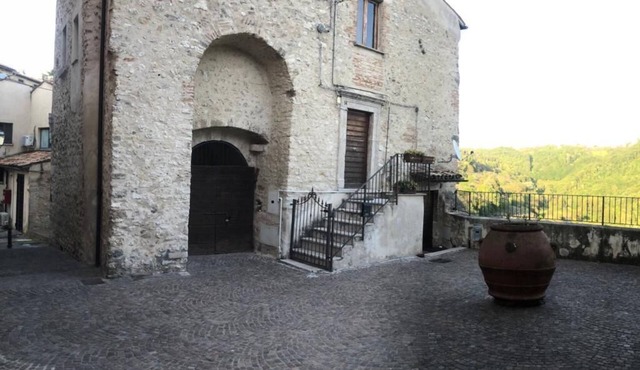 SUGGESTIVA CASA MEDIEVALE