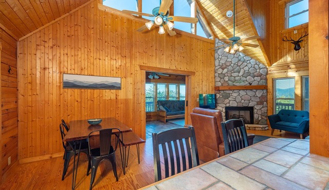 Summit Sunsets | Pets & Year-Round Mountain Views!
