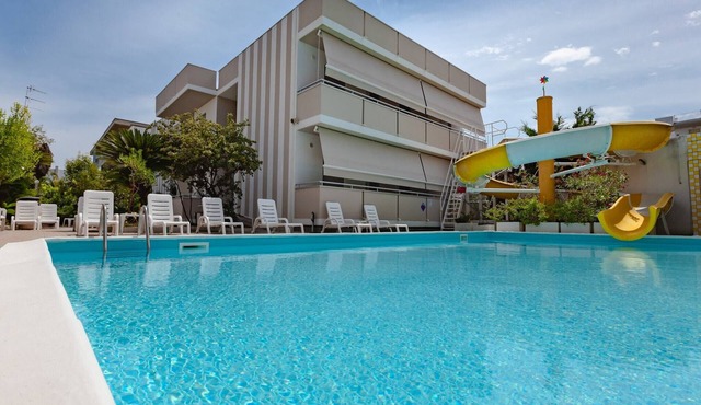 Sunny Escape near Silver Beach for 3