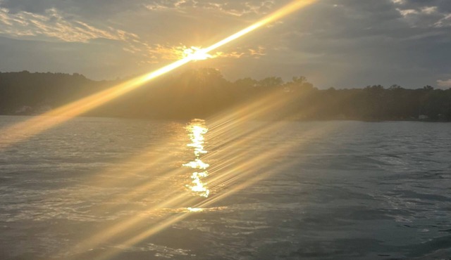 Sunrise on Conesus Lake: Pet Friendly Amazing views and blend of woods & water