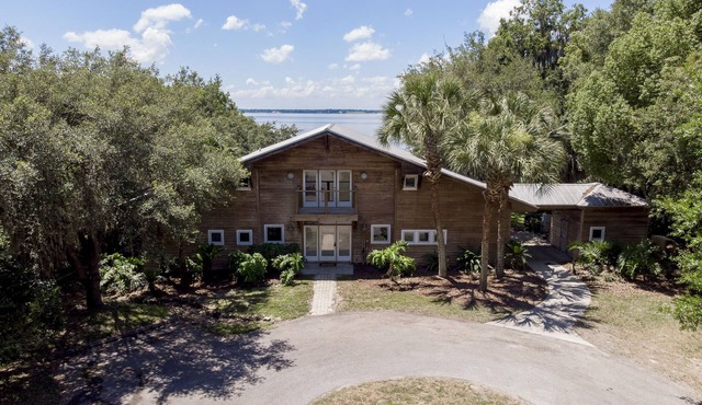 Take a look at beautiful Cedar Lodge on Lake Weir!