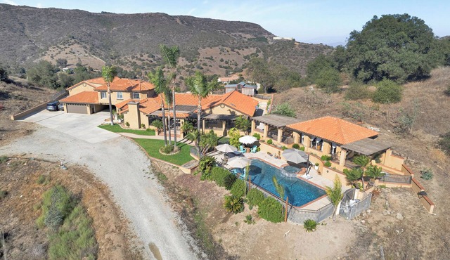 Temecula 9-Acre Estate: Pool, Jacuzzi, Mini Golf, Pickleball, Views, More!