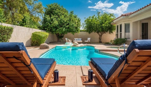 That Yellow Door-4 bedroom/2.5 bath w/Pool & Spa
