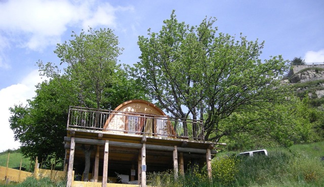 The Big Pine Cone in the 3 Trees, Agnone, Molise. 4* comfort in the tree house