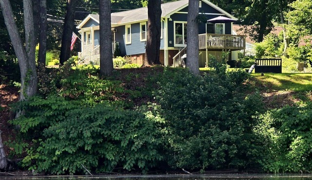 The Bungalow at Eagleville Lake Under 3 miles to UCONN!