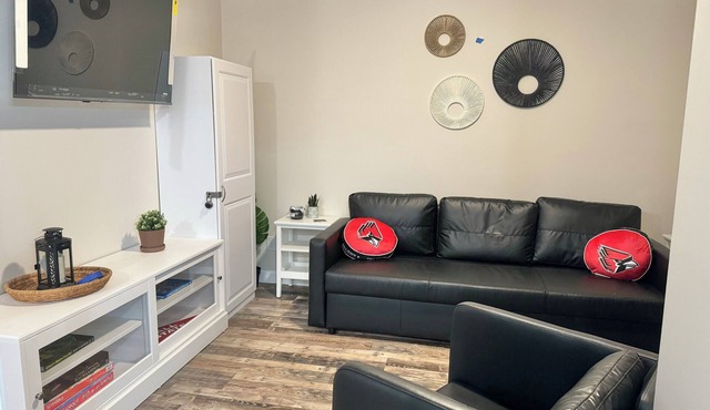 The Cardinal. Newly built 1-bedroom cottage w/WiFi and AC in delightful Muncie