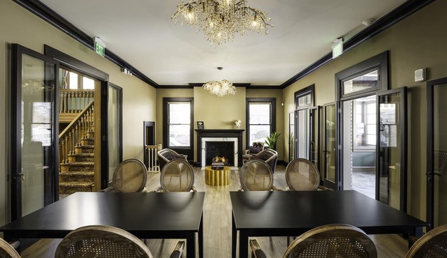 The Edward Hotel