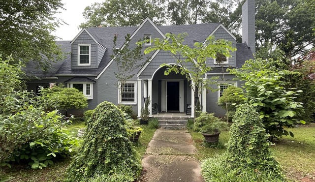 The Fig Tree Garden House. Casual elegance in a park like setting