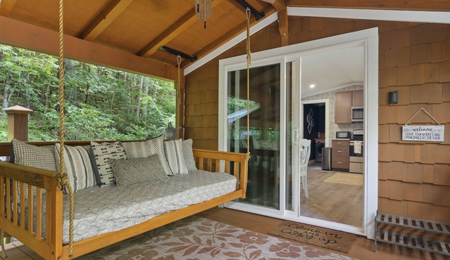 The Gala Getaway @ Backyard Apple Cottages