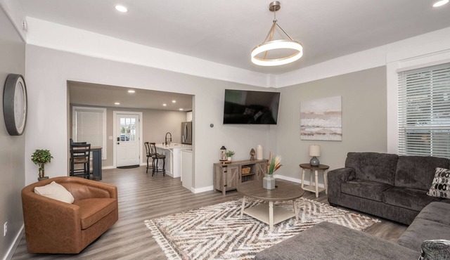 The Gathering House - Home for 6