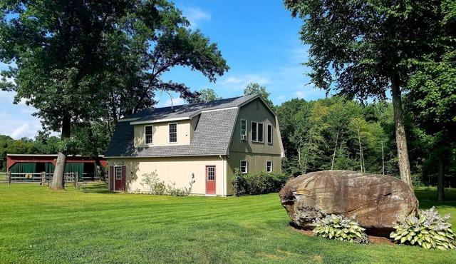 The Loft @ Lost Acres ~ A Peaceful Rural Escape on a Farm Winery!