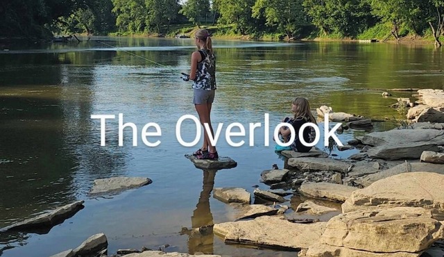 The Overlook. Cozy 1-bedroom on the banks of the Beautiful White River