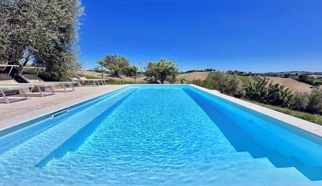 The Quercia in historic villa with pool in Senigallia
