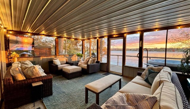 The Ridge | Lake Front | Hot Tub | Kayak+Pvt Dock