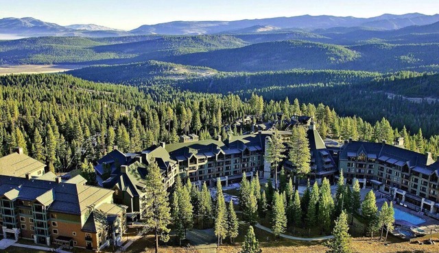 The Ritz-Carlton Club, Lake Tahoe (4-bdrm villa near popular skiing areas)