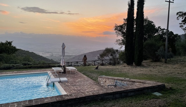 The Tower - Sightseeing the Valley and the Sunset -WiFi & Pool Perfect for 4/5