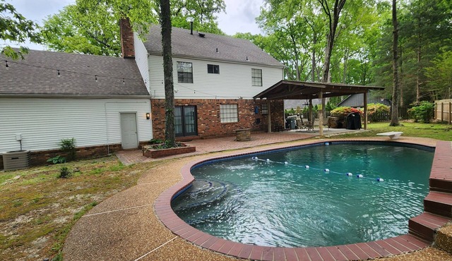The Ultimate Retreat, 5-Bedroom Home with Outdoor Pool