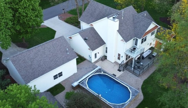 This spacious luxury retreat features 3 bedrooms and 2.5 bathrooms, comfortably sleeping up to 12 guests. The large dining table seats 12, making it perfect for family meals, group gatherings, or celebrating after a day on the course.