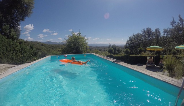 Three cottages with pool in a quiet location with panoramic views amidst olives