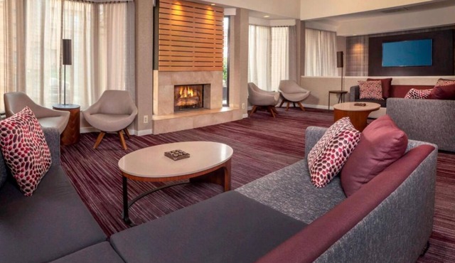 THREE Relaxing Units, Indoor Swimming Pool, Pets Allowed, Free Parking!