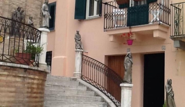 Traditional stone townhouse. Full of charm. Feel like a treasured family guest!