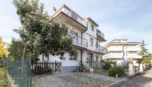 Traditional Apartment in Manoppello Scalo with Balcony