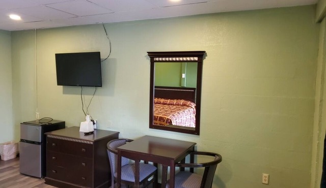 Trailway Motel