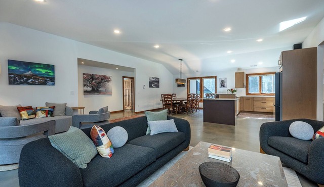 Tranquil Home 10 mins from Mohawk Mountain: Skiing, hiking, nature!