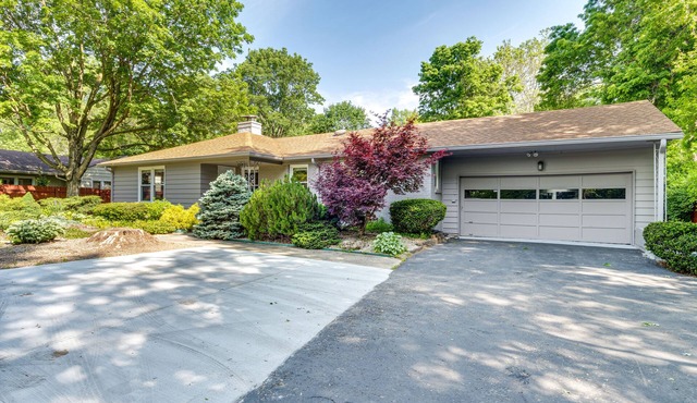 Tree-Lined Indianapolis Home ~ 10 Mi to Downtown!