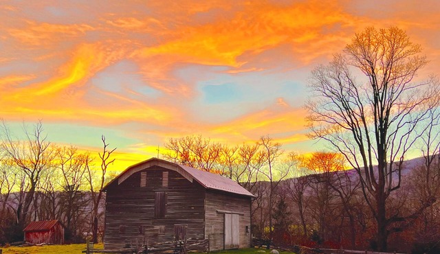 Triquetra: A Shenandoah Farmstay Retreat