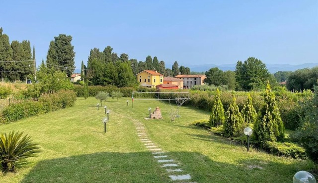 Tuscan farmhouse with large private garden.