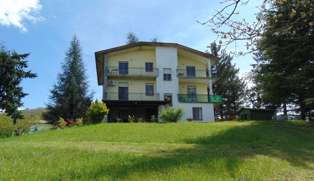 Two bedroom apartment on the ground floor, with terrace and BBQ