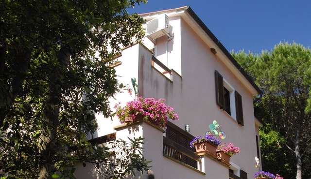 TWO-ROOM APARTMENT NEAR THE BEACH Promo from 9/9/17 € 500 1 week € 800 2 weeks