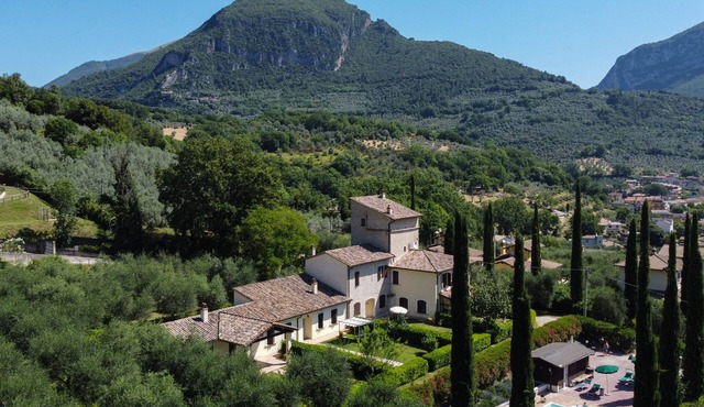 UMBRIANO: Three-room apartment in farmhouse with swimming pool, Marmore Falls