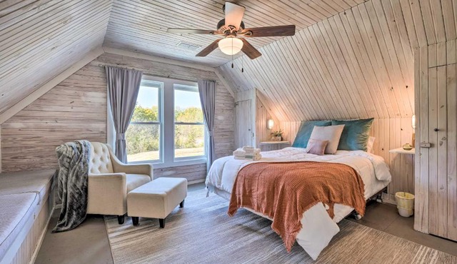 Unique Loft Cabin: Fire Pit & Fishing Access!
