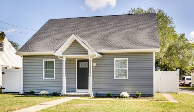 Updated Home - Walk to Salisbury University!