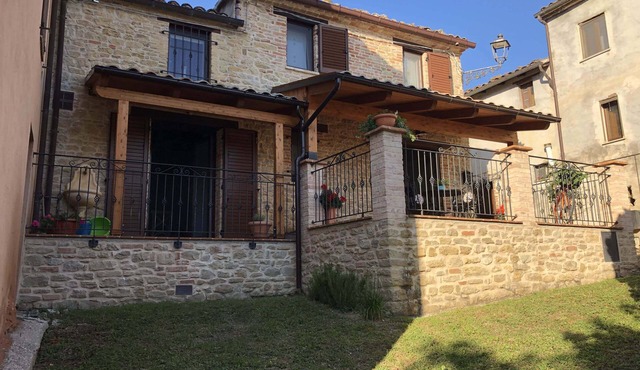 Vacation home IL VECCHIO BORGO, in front of the beautiful setting of the Sibillini Mountains