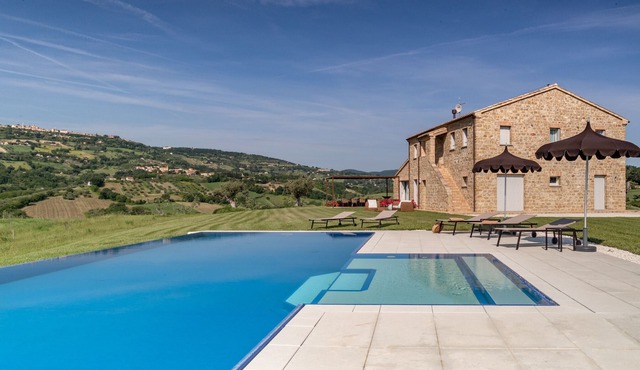 Villa Aga, farmhouse nestled in the Marche hills