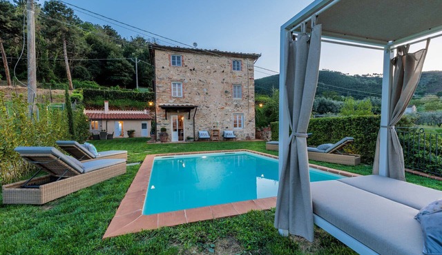 Villa Aperitivo, Romantic and Panoramic Stone Farmhouse with Private Swimming Pool on the Hills of Lucca close to Lucca, Pisa and the Compitese area