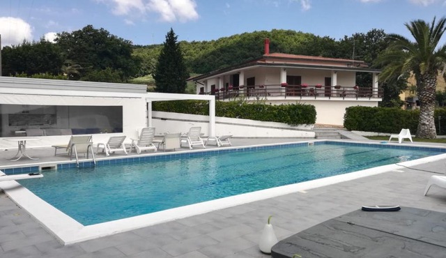 Villa Assunta con piscina