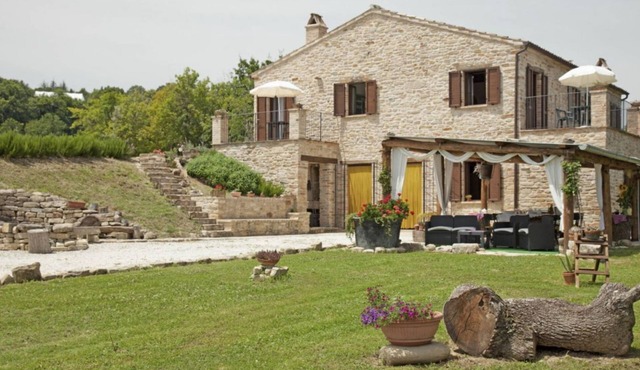 Villa Aurora - Delightful villa with pool and a/c in the Marche countryside