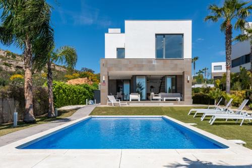 Villa Bahia de Las Rocas 4BR with private pool