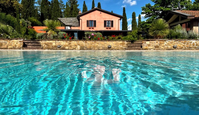 Villa Barbarella with pool and tennis court