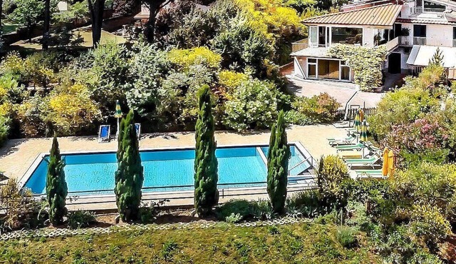 Villa Begonia: A charming two-story apartment that is part of a villa located on top of a small hill, with Free WI-FI.