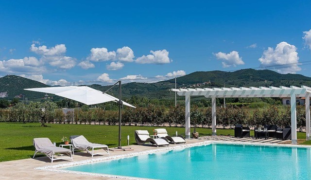 Villa Bona Dea: A bright two-story villa surrounded by the greenery, with Free WI-FI.