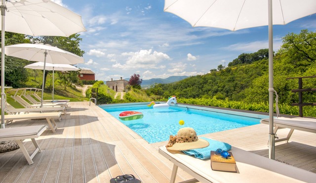 Villa Casa Rossa with private pool between Le Marche/Umbria near Frasassi Cave