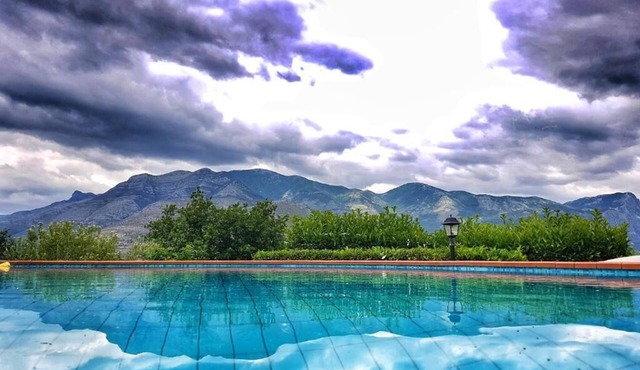 Villa Cipriano "apartment with Pool" between sea and mountain.