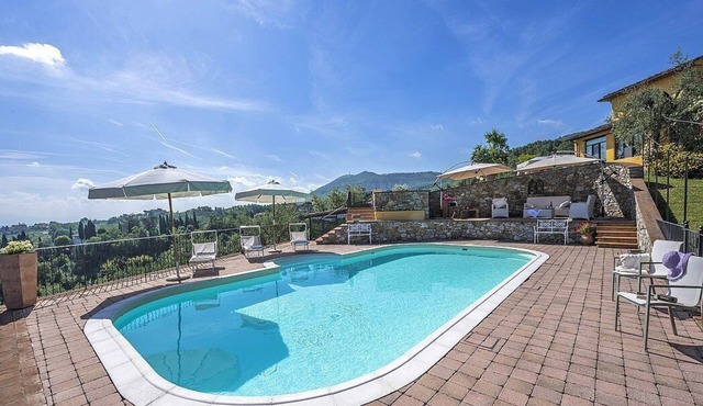 Villa Cordelia: A charming two-story villa surrounded by the greenery, with Free WI-FI.